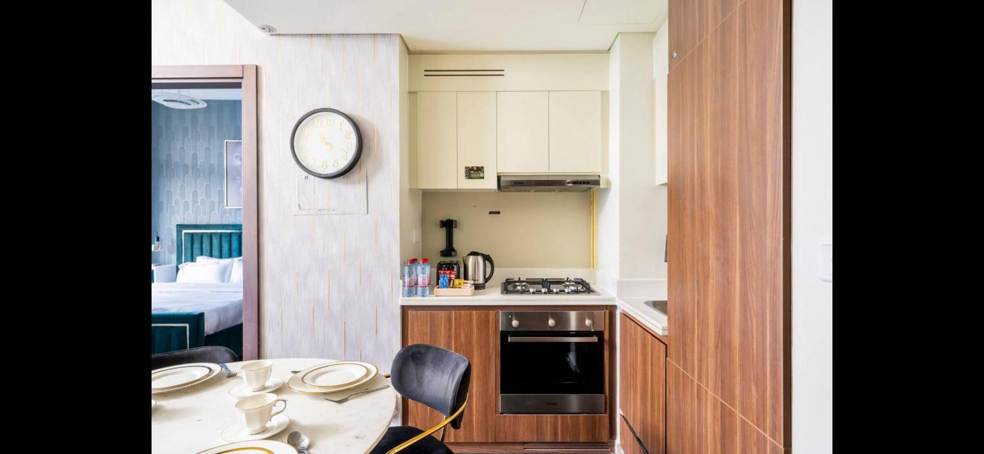 Luxury 2 Bedroom With Burj Khalifa View Apartment *